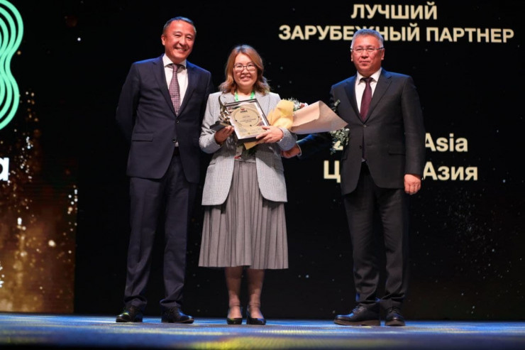 Лаура Эдильбаева, руководитель офиса ZYFRA Asia на вручении премии "Золотой Гефест"